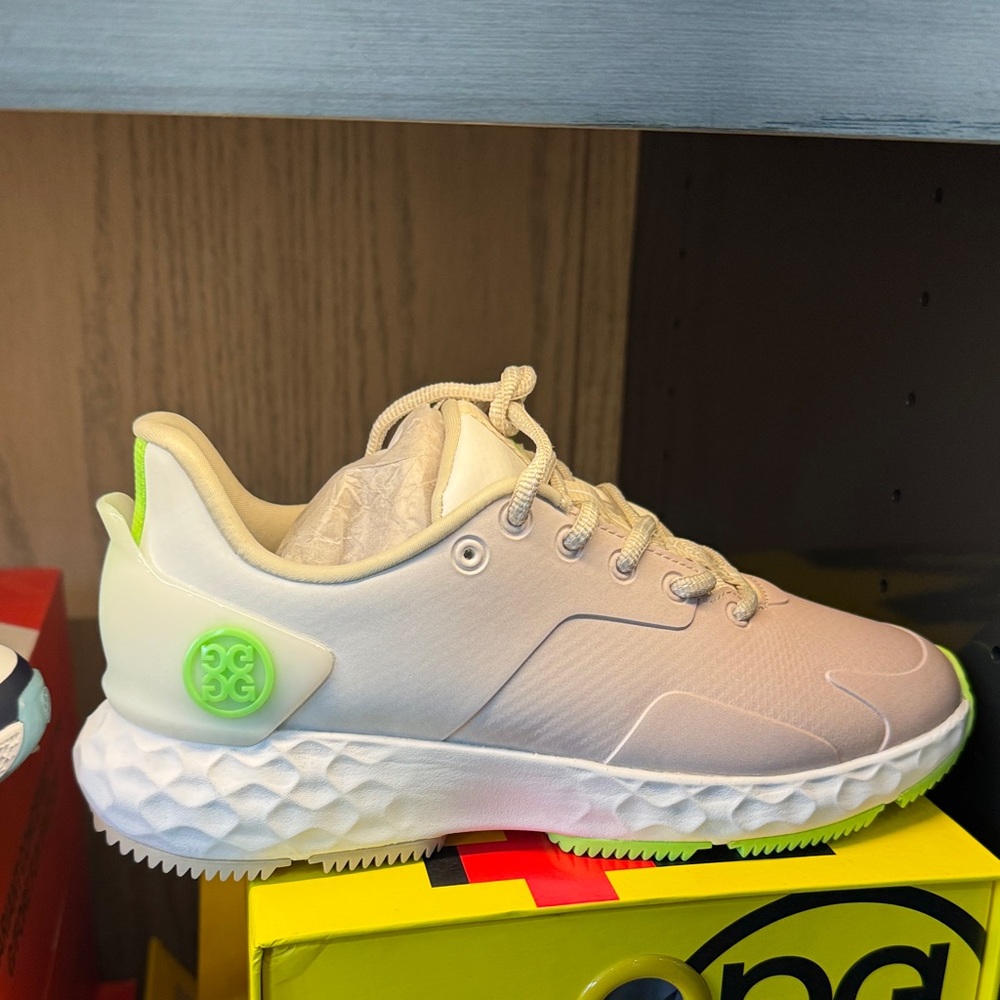 Women’s Cream and Green gfore golf shoes